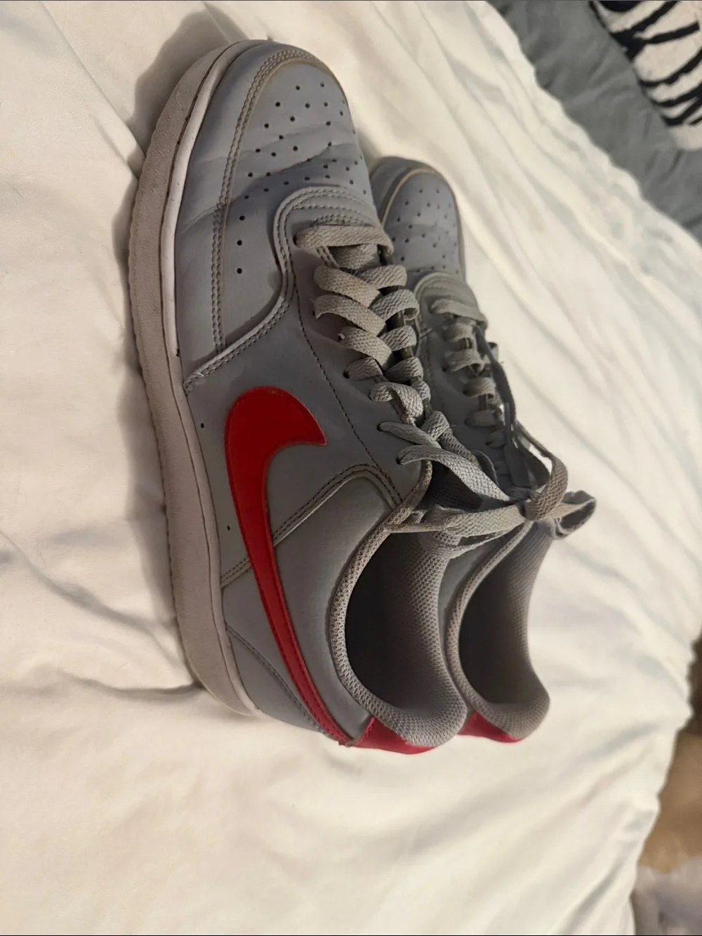 Nike Men's Light Gray Sneakers with Red Swoosh